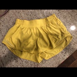 Lululemon Hotty Hot- size 4- yellow